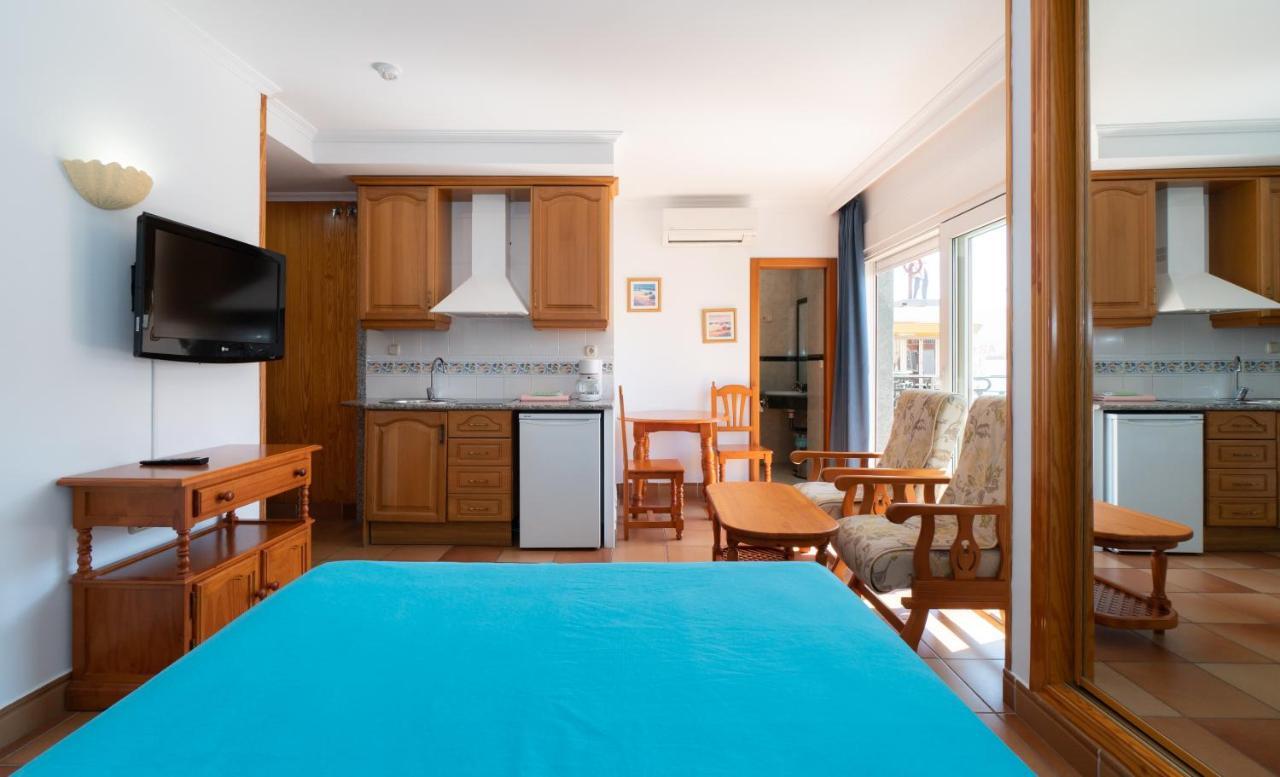 Apartamentos Leonor Carihuela Torremolinos Exteriör bild