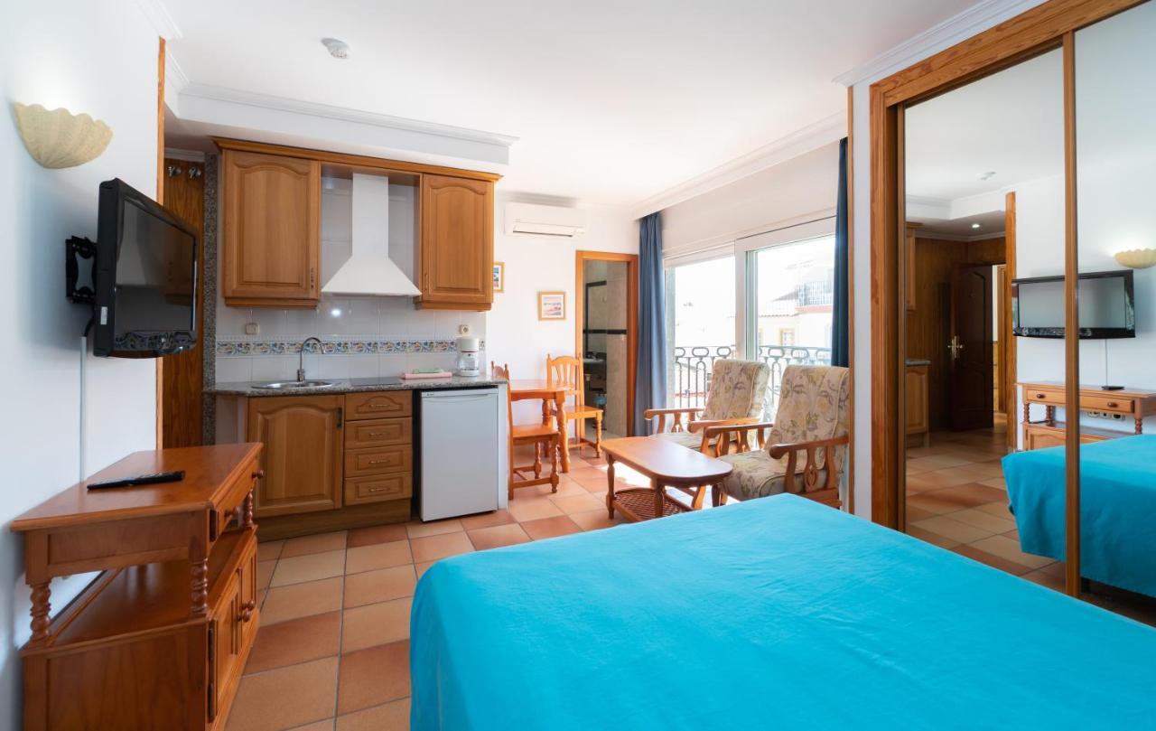 Apartamentos Leonor Carihuela Torremolinos Exteriör bild