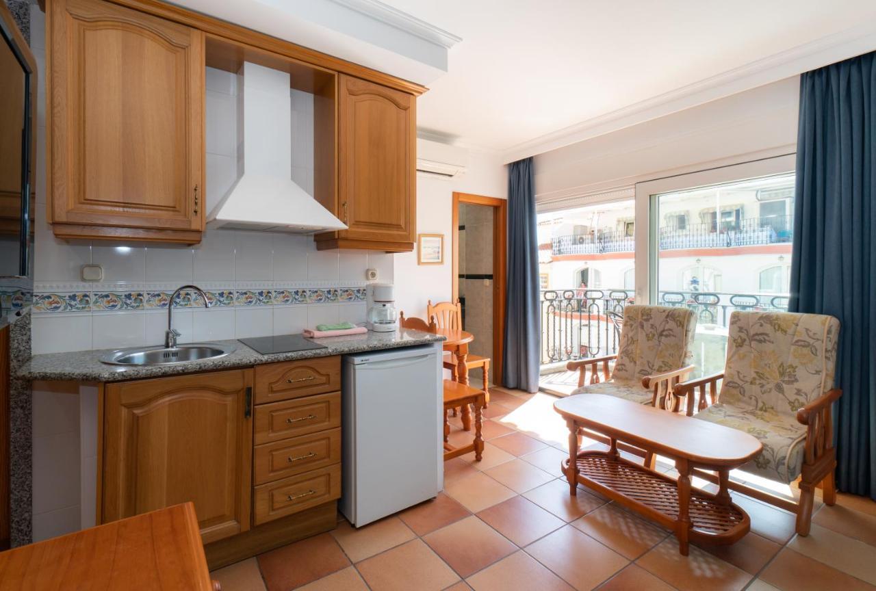 Apartamentos Leonor Carihuela Torremolinos Exteriör bild
