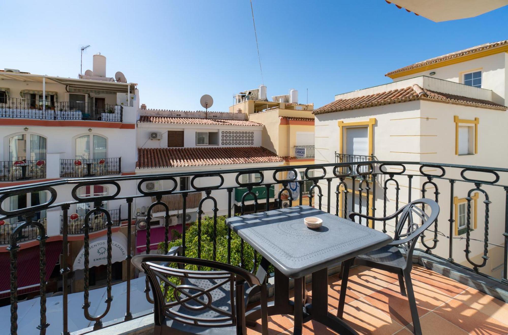 Apartamentos Leonor Carihuela Torremolinos Exteriör bild