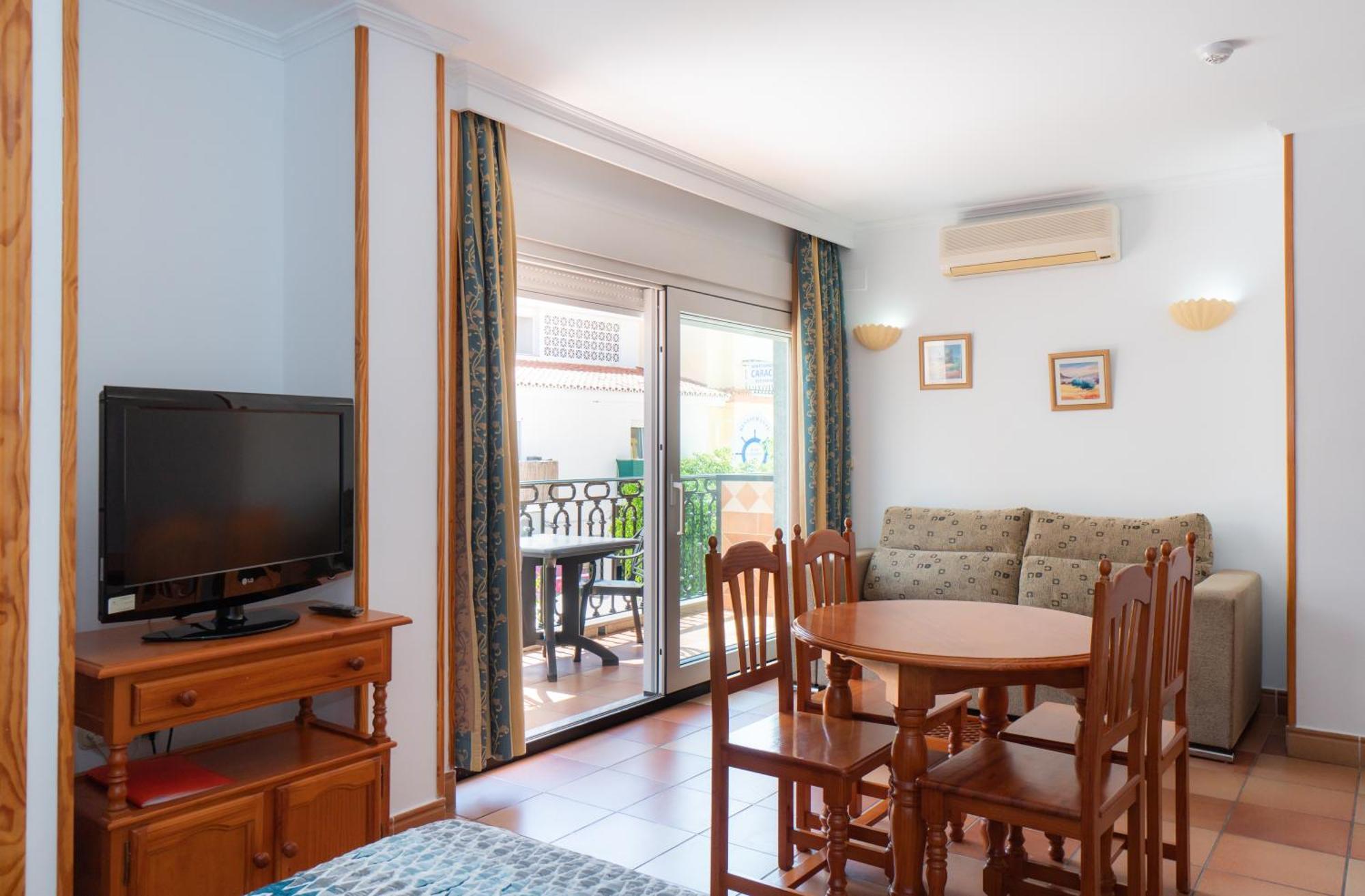 Apartamentos Leonor Carihuela Torremolinos Exteriör bild