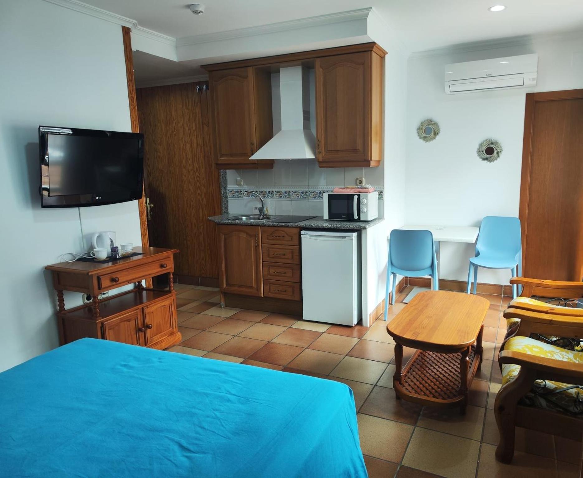 Apartamentos Leonor Carihuela Torremolinos Exteriör bild