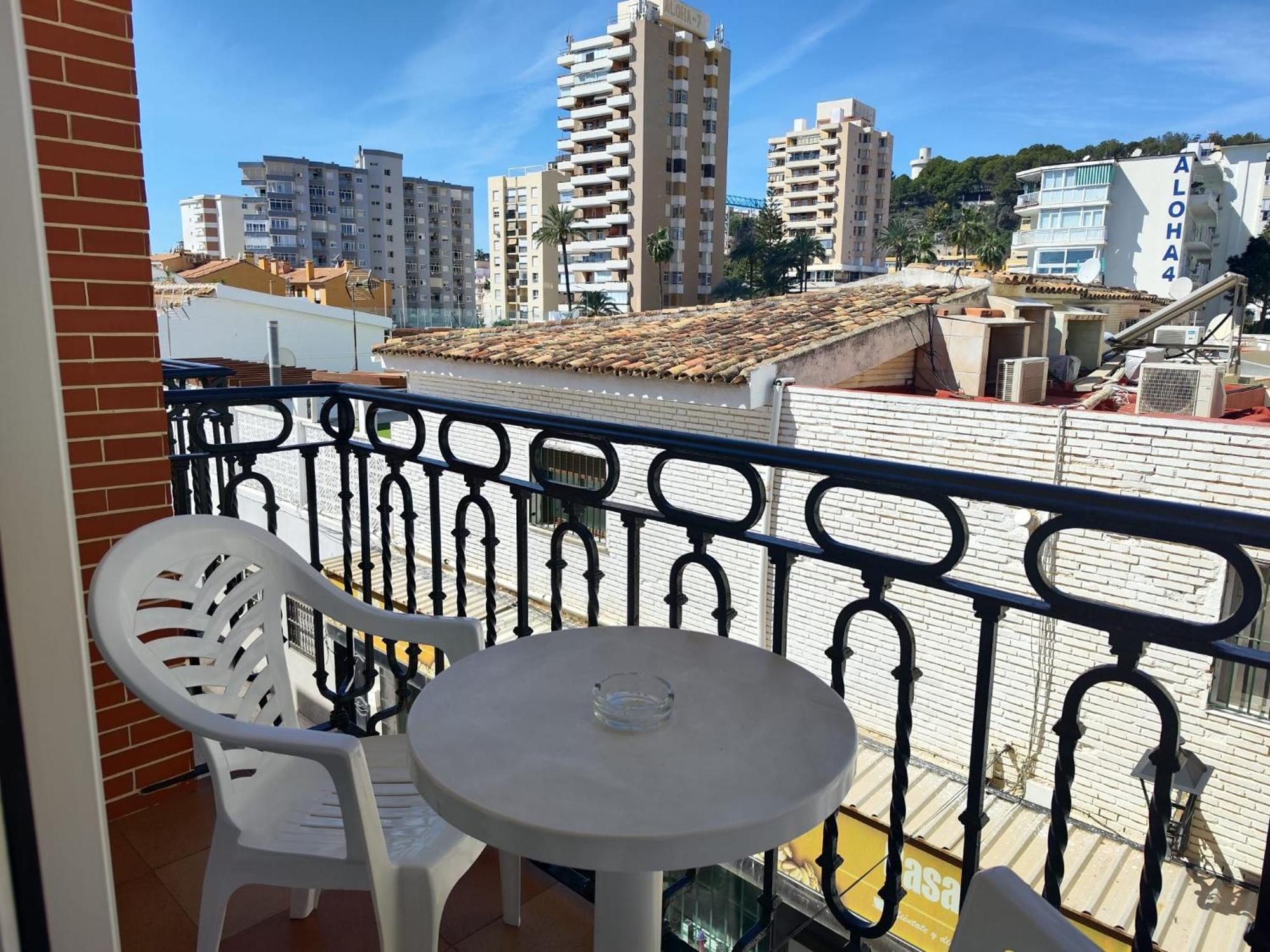 Apartamentos Leonor Carihuela Torremolinos Exteriör bild