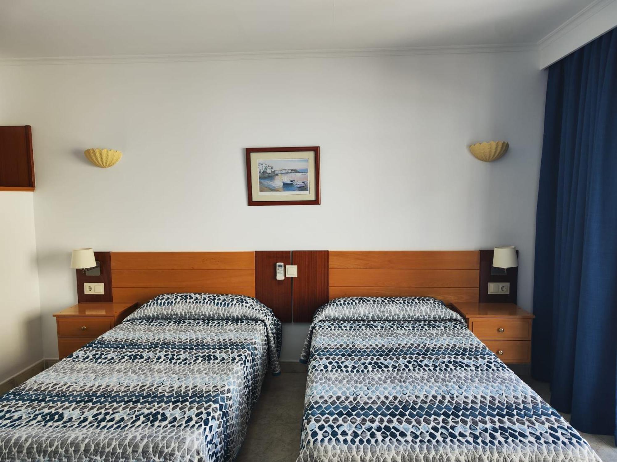 Apartamentos Leonor Carihuela Torremolinos Exteriör bild