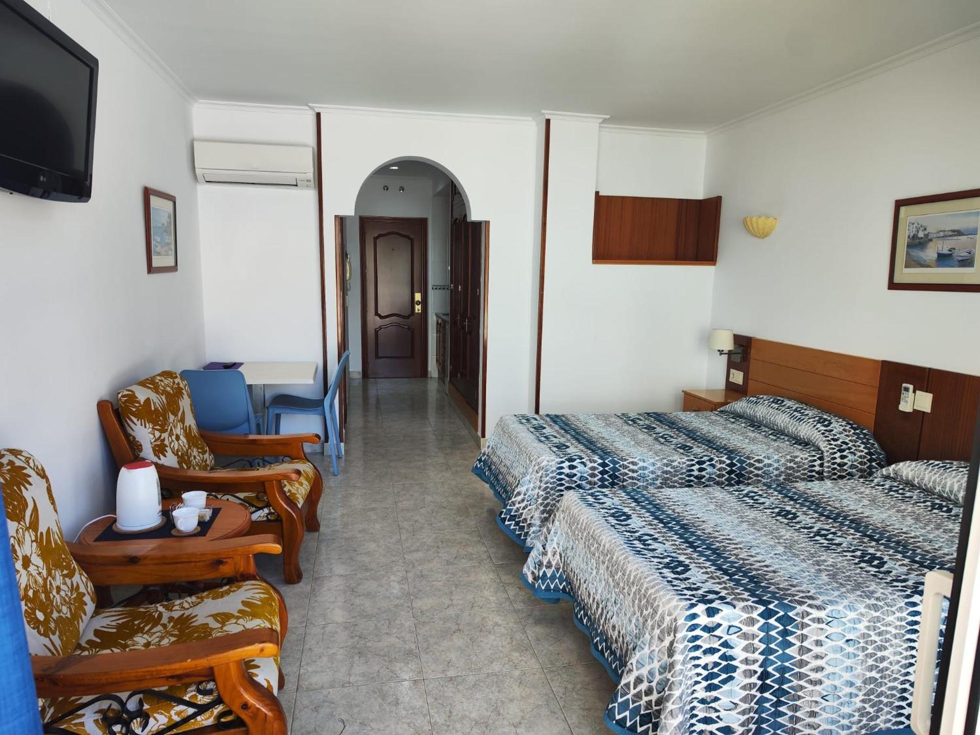 Apartamentos Leonor Carihuela Torremolinos Exteriör bild