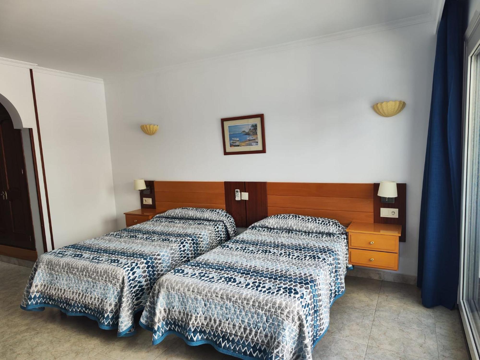 Apartamentos Leonor Carihuela Torremolinos Exteriör bild