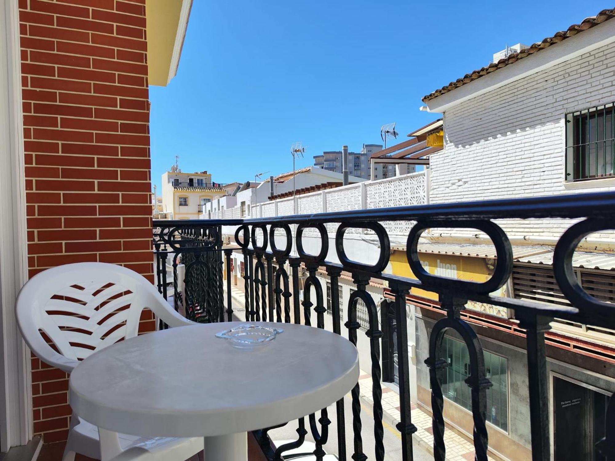 Apartamentos Leonor Carihuela Torremolinos Exteriör bild