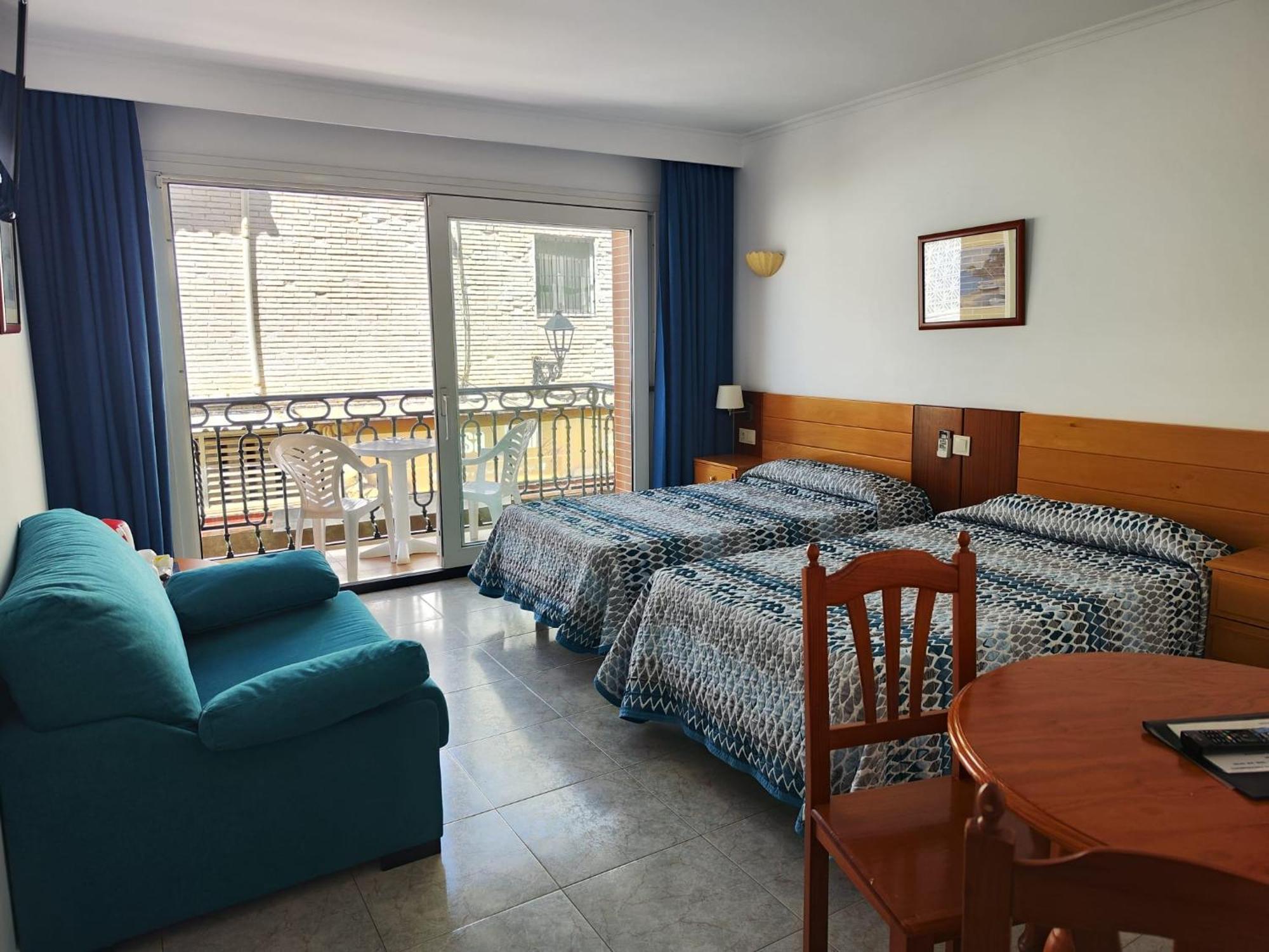 Apartamentos Leonor Carihuela Torremolinos Exteriör bild