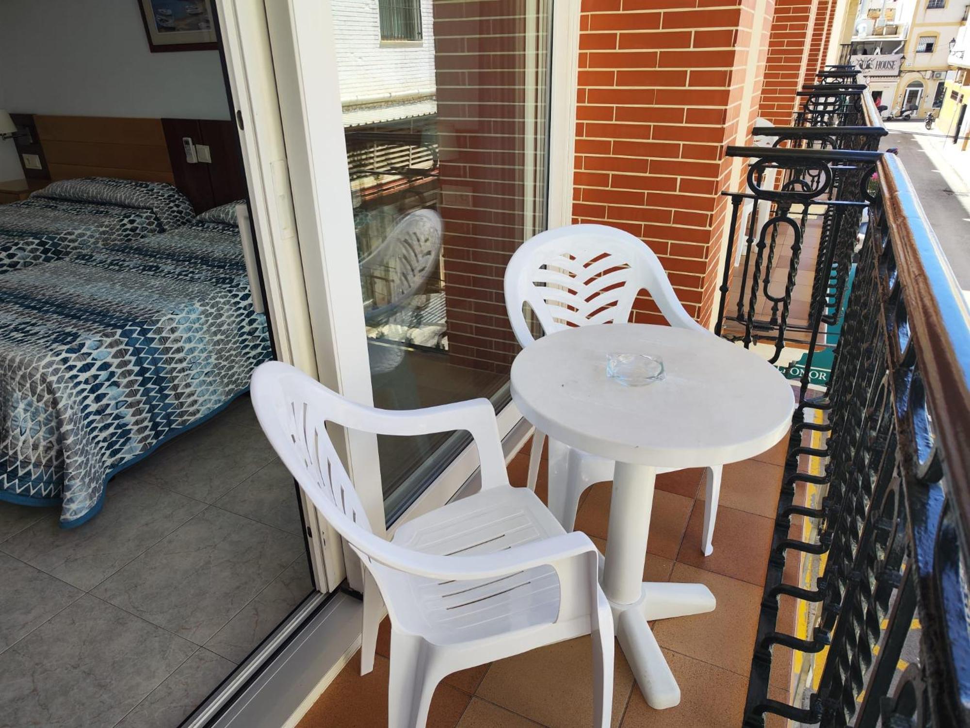 Apartamentos Leonor Carihuela Torremolinos Exteriör bild