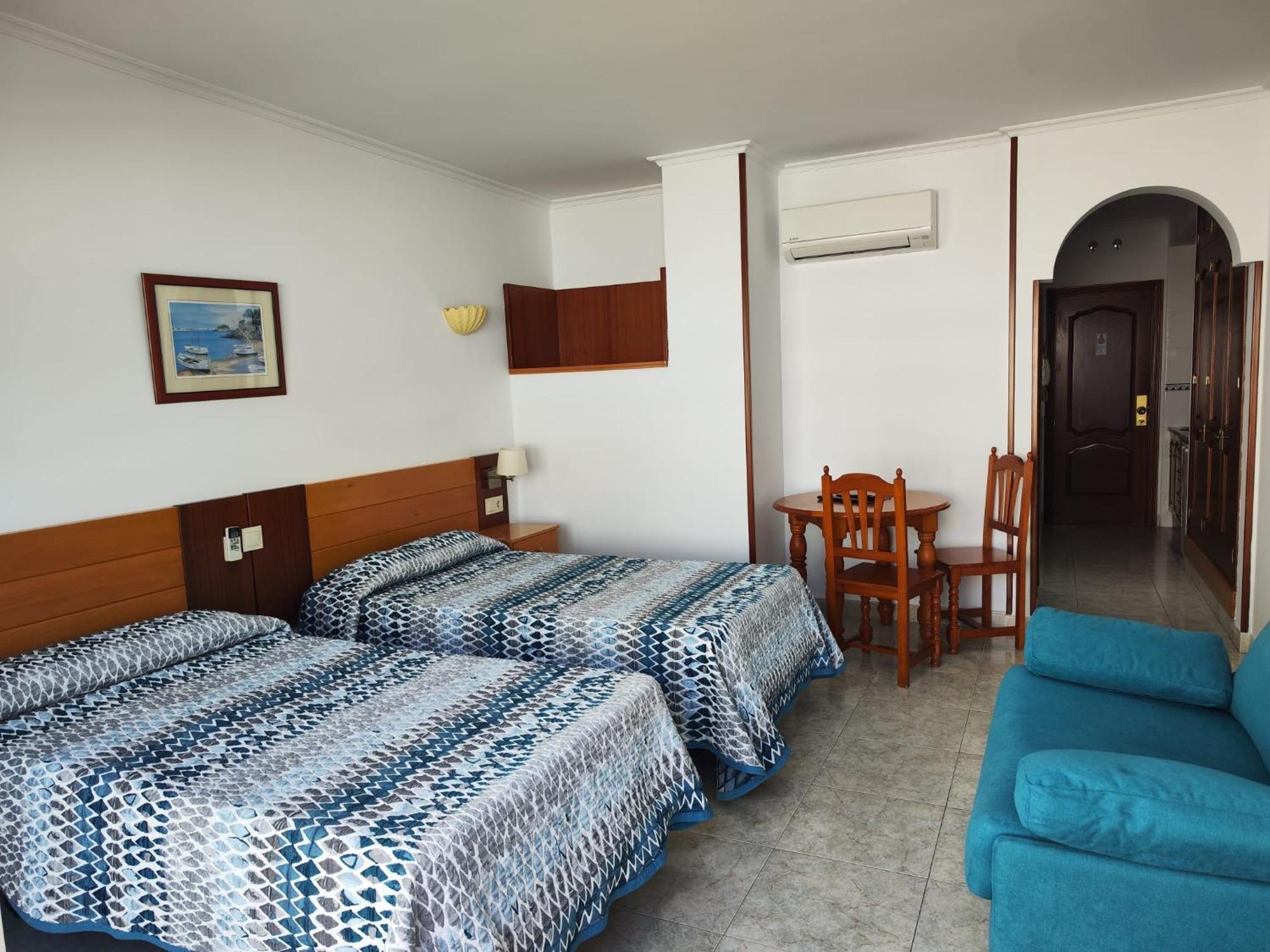 Apartamentos Leonor Carihuela Torremolinos Exteriör bild