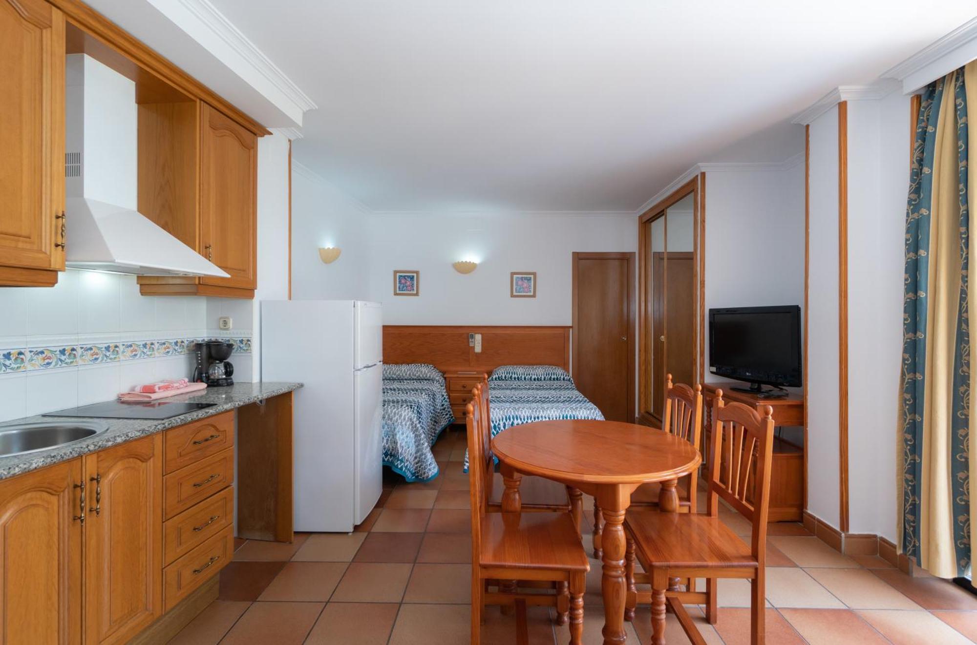 Apartamentos Leonor Carihuela Torremolinos Rum bild