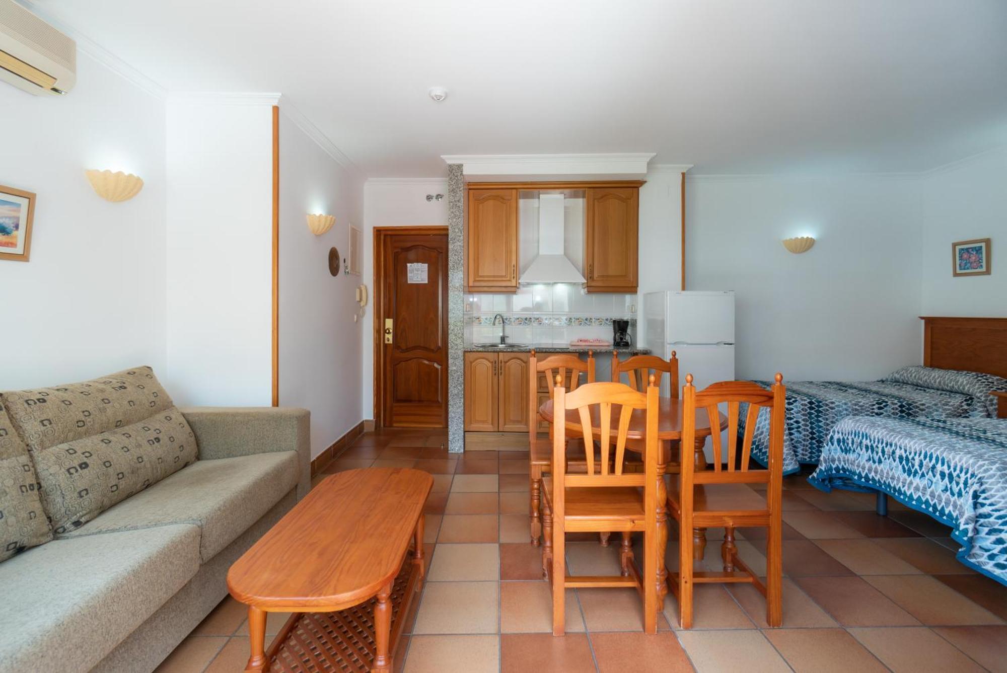 Apartamentos Leonor Carihuela Torremolinos Rum bild